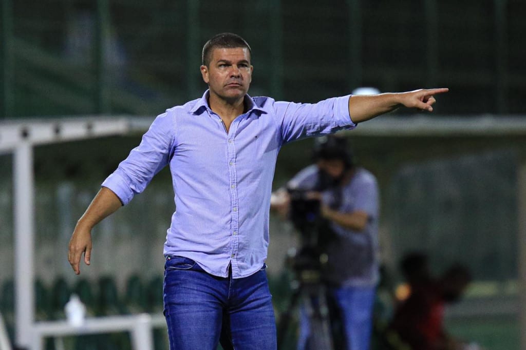 Criciúma FC em Busca de Novo Técnico para Tempos Desafiadores