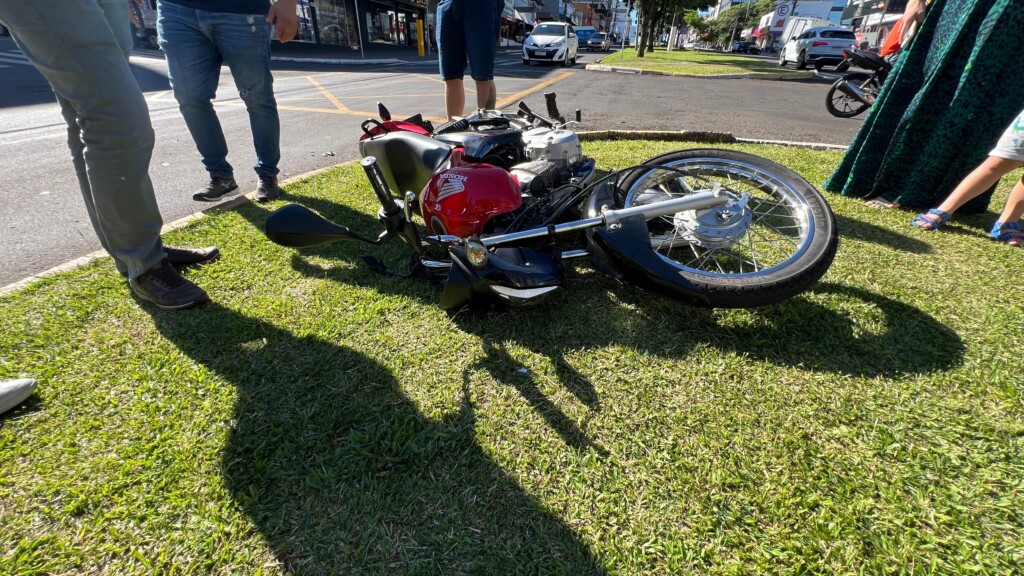 Acidente de Trânsito em Chapecó Deixa Motociclista Ferido