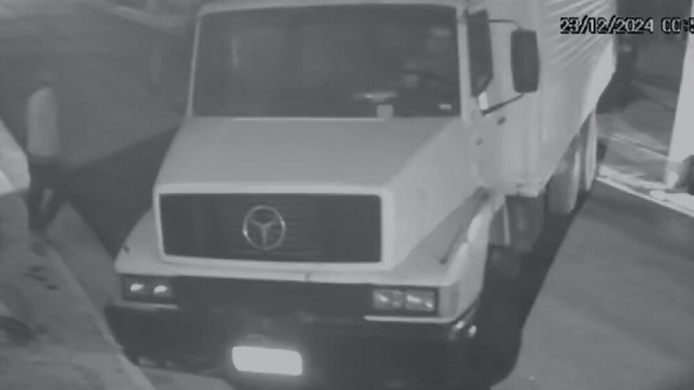 Roubo Impressionante em São Paulo: Ladrões Levam R$ 1,5 Milhão em Grama Sintética