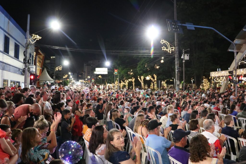 Abertura do Natal Concórdia 2024 encanta multidões no Calçadão