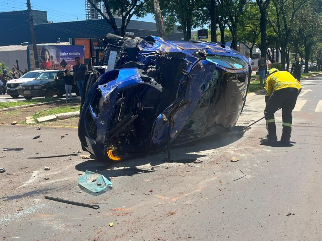 Acidente na Avenida Getúlio Vargas mobiliza equipes de emergência