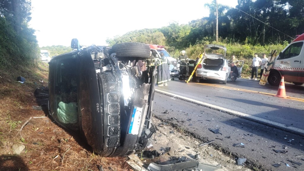 Acidente Grave na BR-282 em Águas Mornas Mobiliza Equipes de Resgate