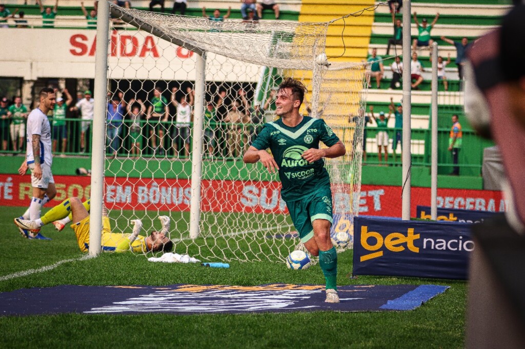 Chapecoense Renova Contrato com Rafael Carvalheira até 2026