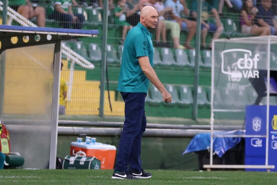 A Chapecoense Enfrenta o Coritiba em Busca de Alívio no Campeonato Brasileiro da Série B