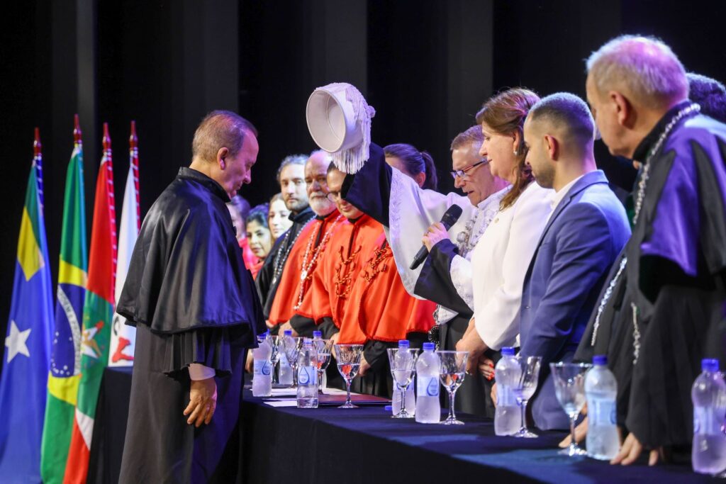 Governador Jorginho Mello Recebe Doutorado Honoris Causa da Unifacvest