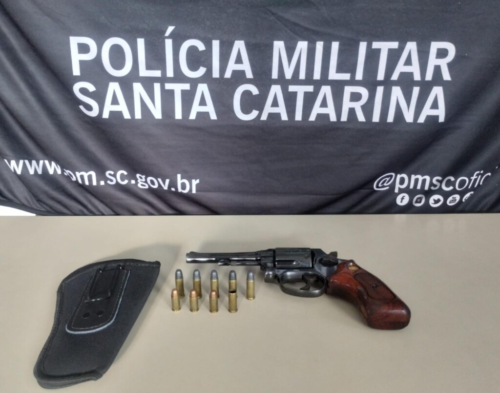 Ocorrência em Chapecó: Motociclista Recusa Atendimento e é Preso com Armas e Drogas