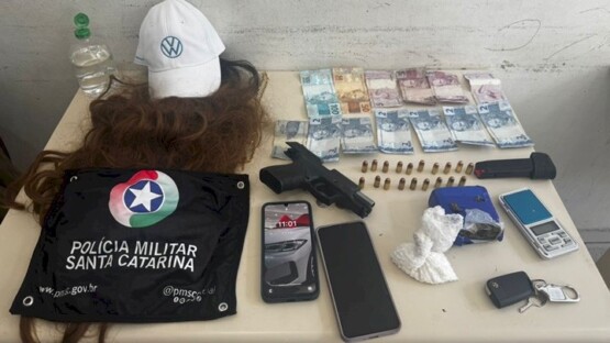 Incidente Policial em Joinville: Tentativa de Ocultação de Arma com Criança