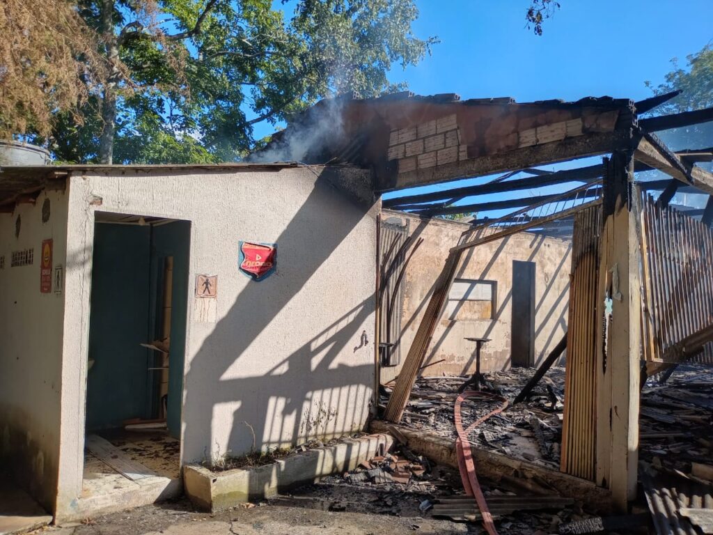 Bombeiros Contêm Incêndio em Chapecó com Resposta Rápida