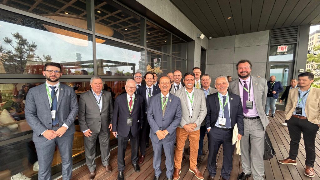 Em Nova York, governador apresenta potenciais de SC a investidores e comitiva conhece novas aplicações de IA no Google